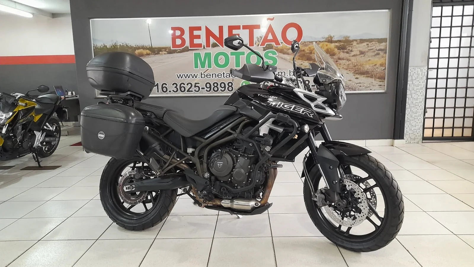 TRIUMPH TIGER 800 XR