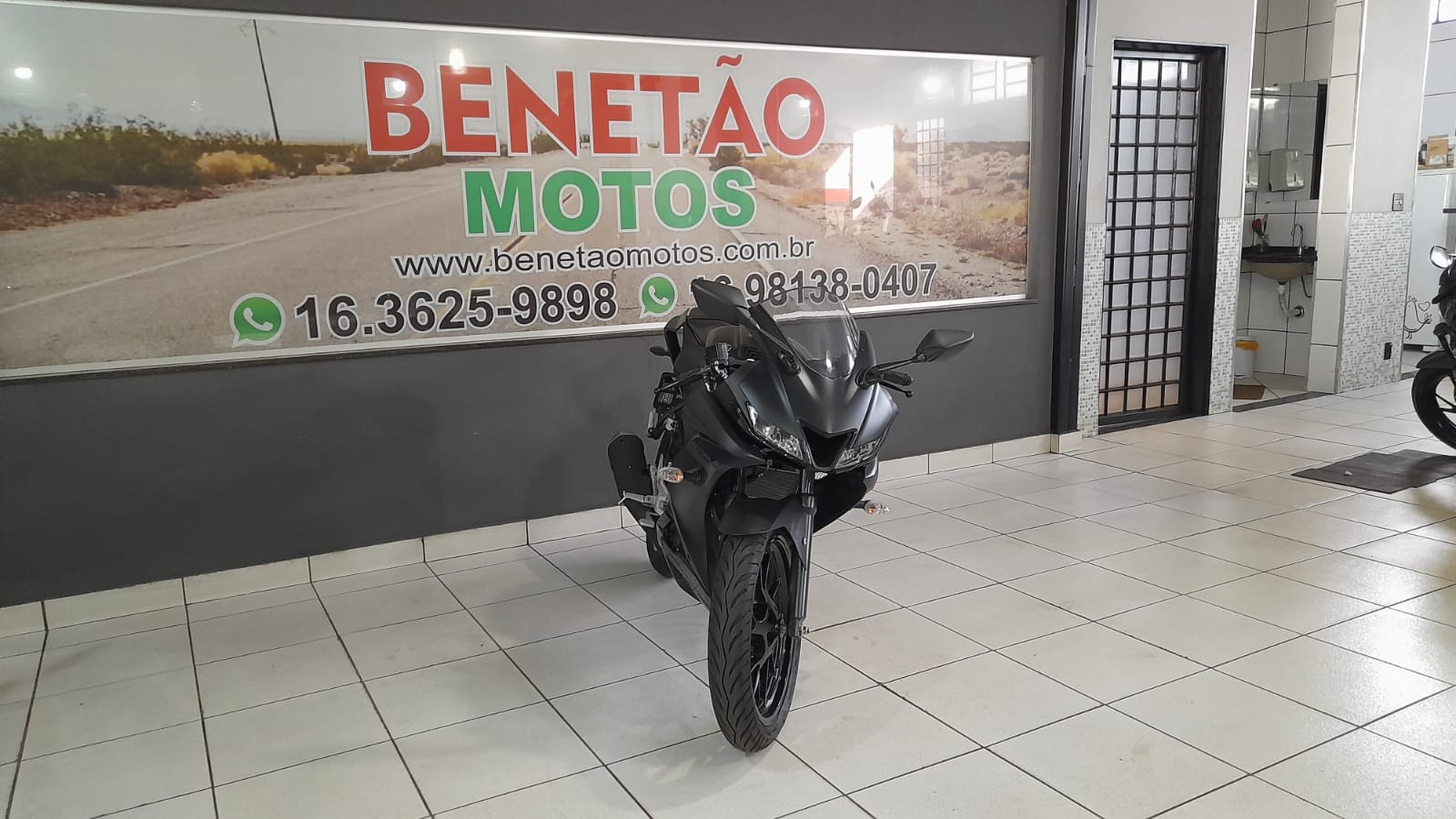 YAMAHA R15