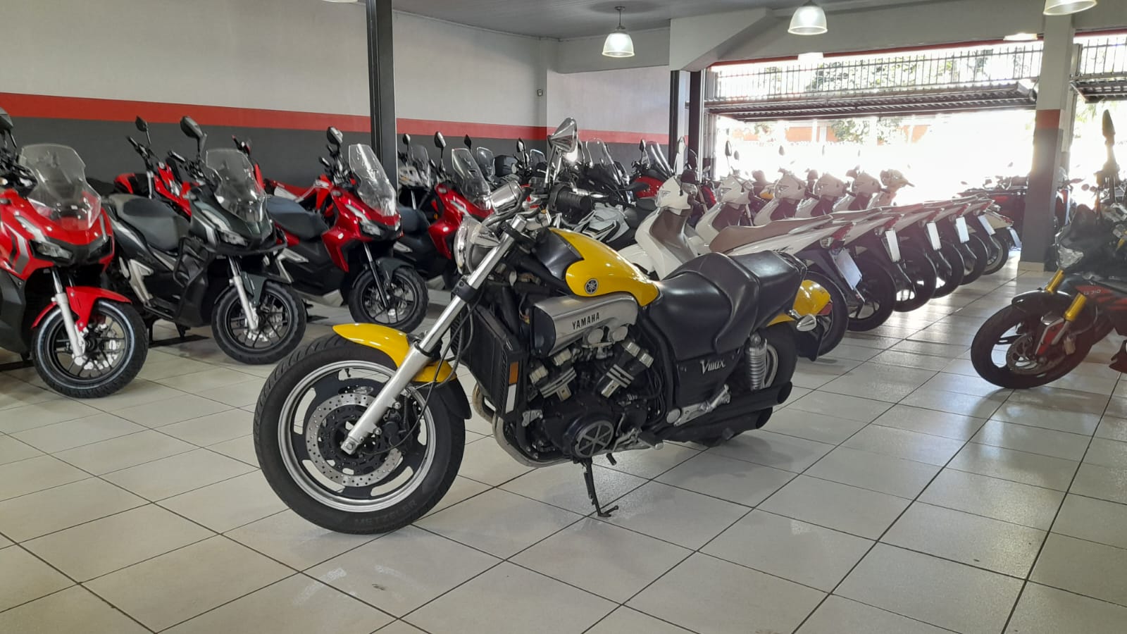 YAMAHA VMAX 1200