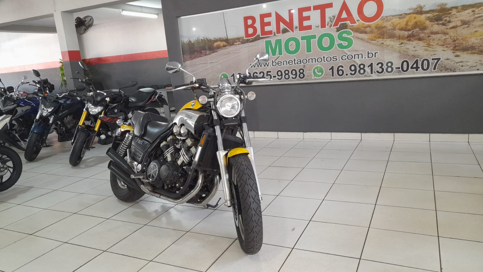 YAMAHA VMAX 1200