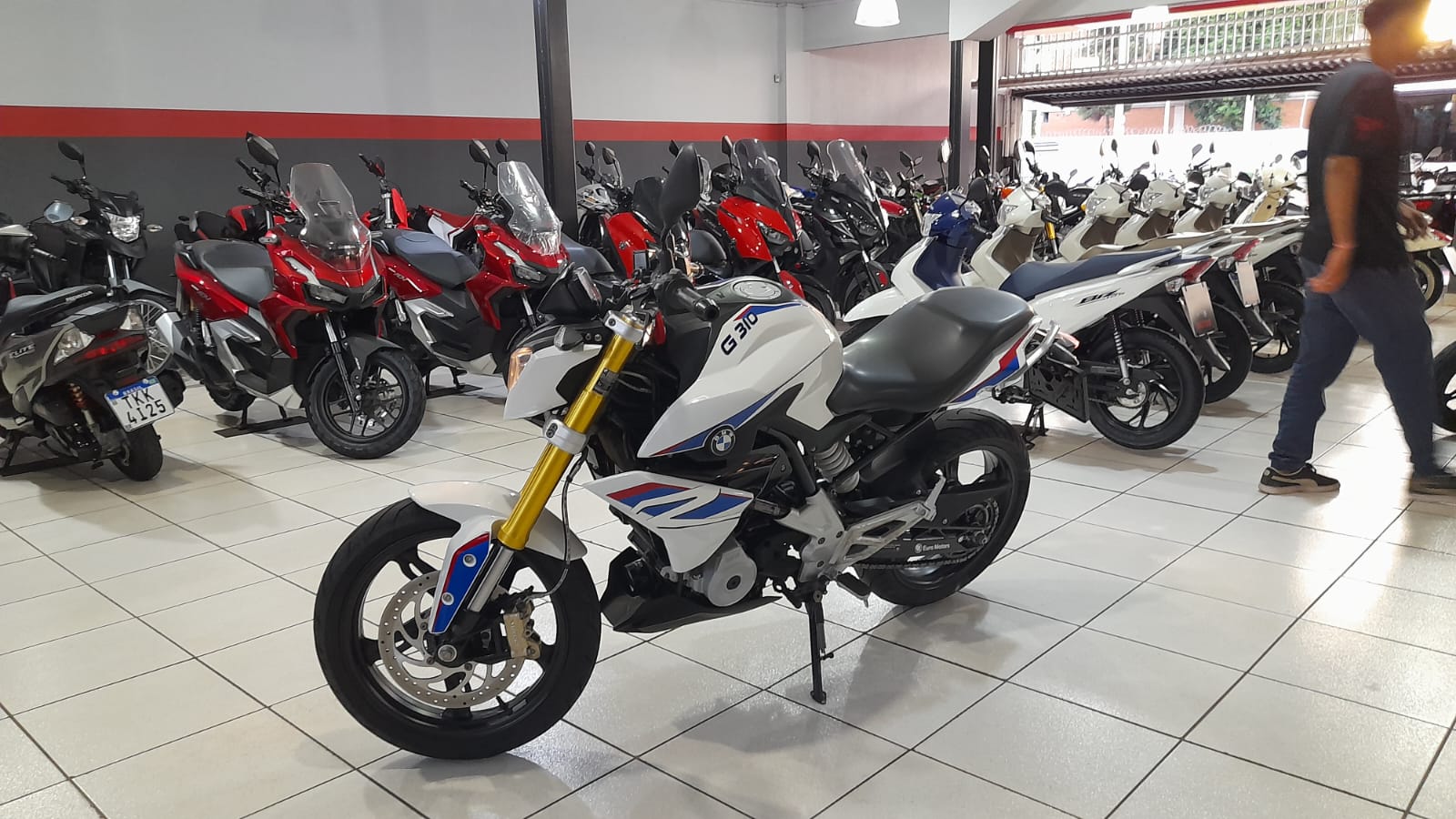 BMW G310 R