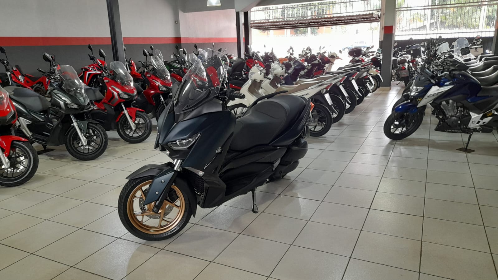 YAMAHA XMAX 250 ABS