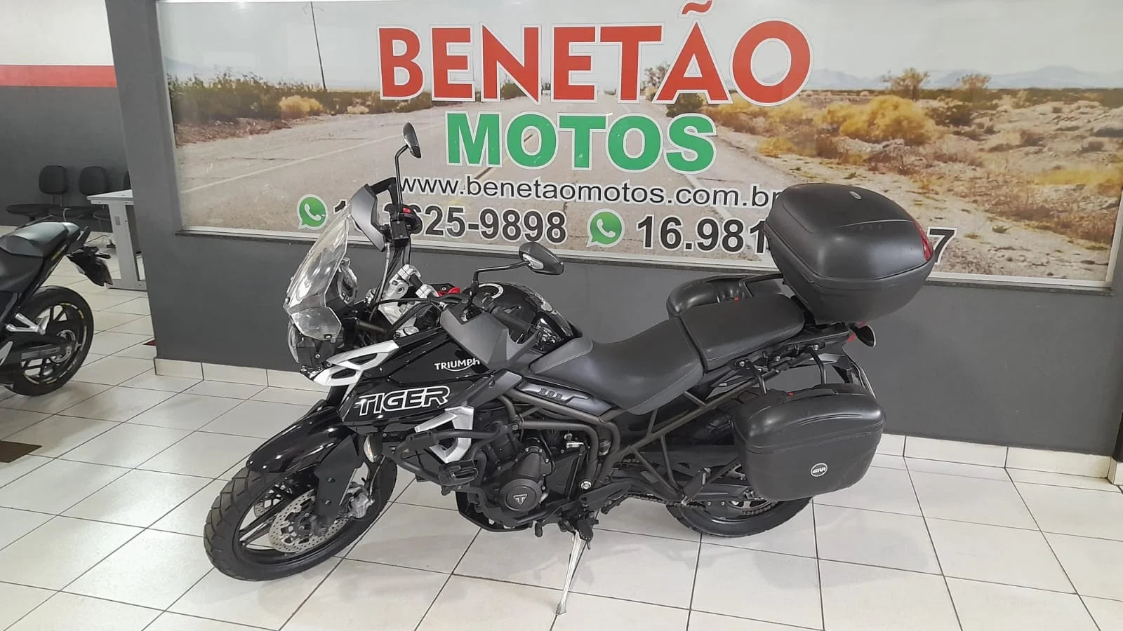 TRIUMPH TIGER 800 XR