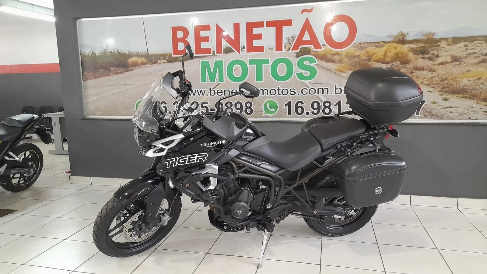 TRIUMPH TIGER 800 XR