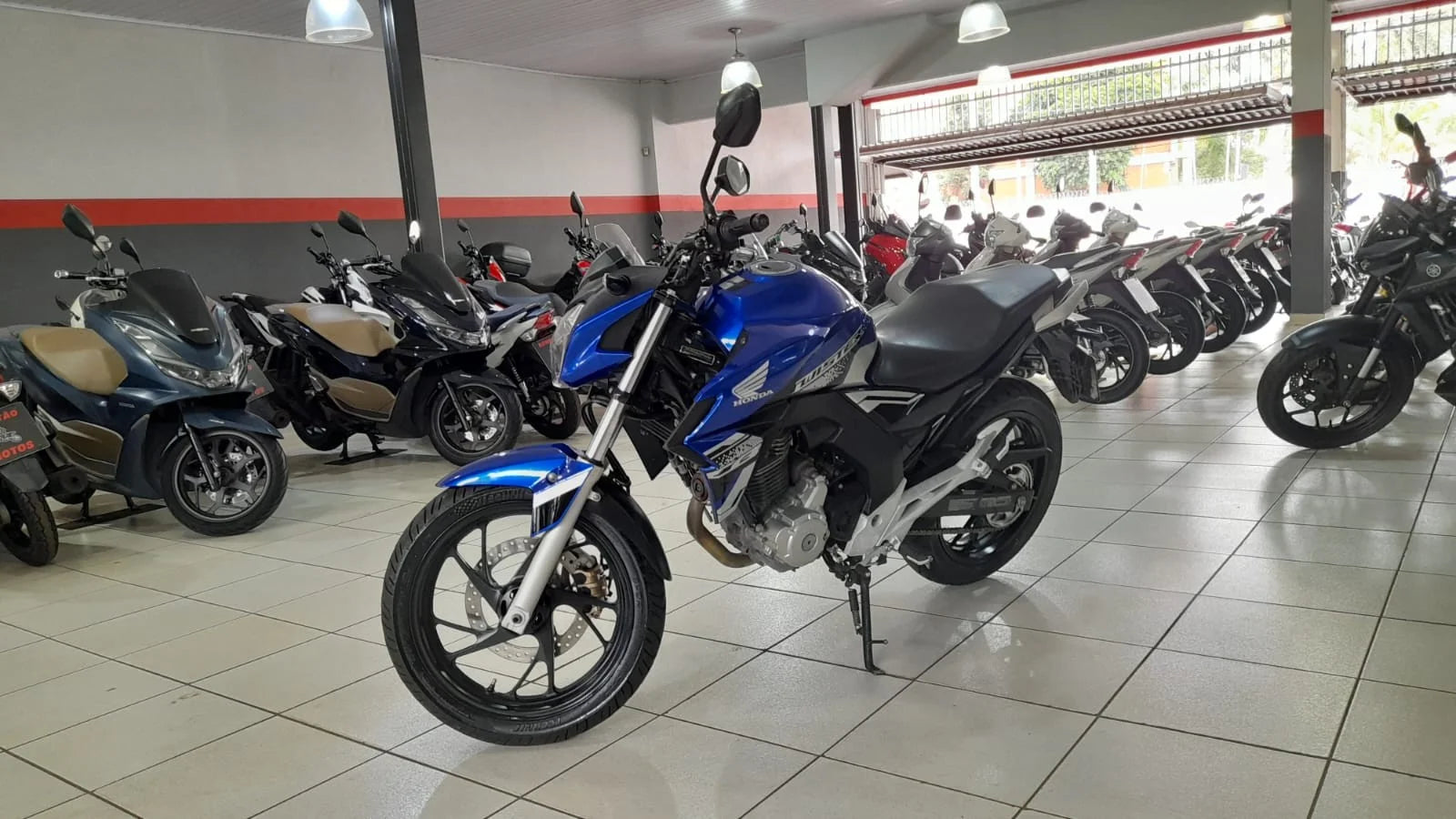 HONDA CB 250 TWISTER