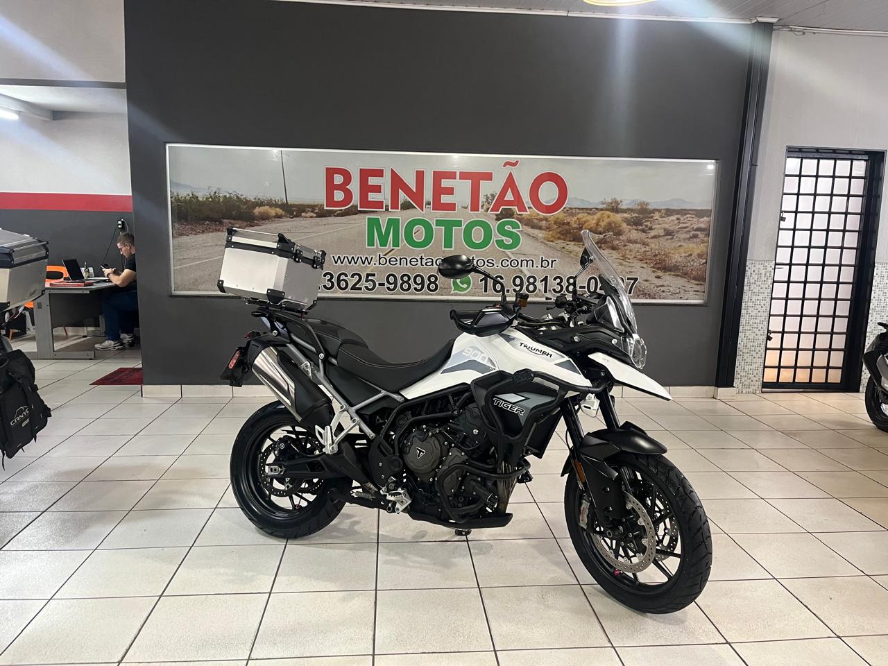 TRIUMPH TIGER 900 GT