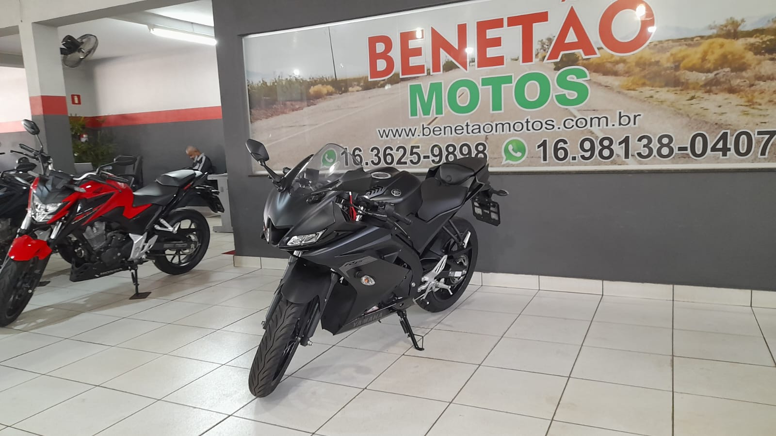YAMAHA R15