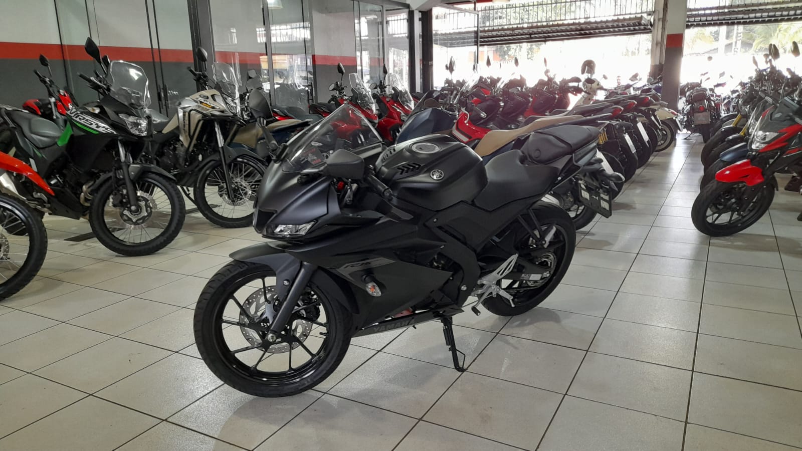 YAMAHA R15