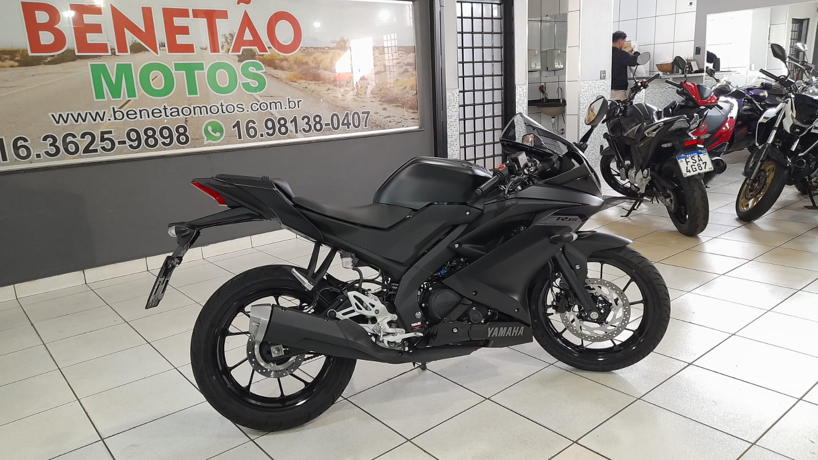 YAMAHA R15