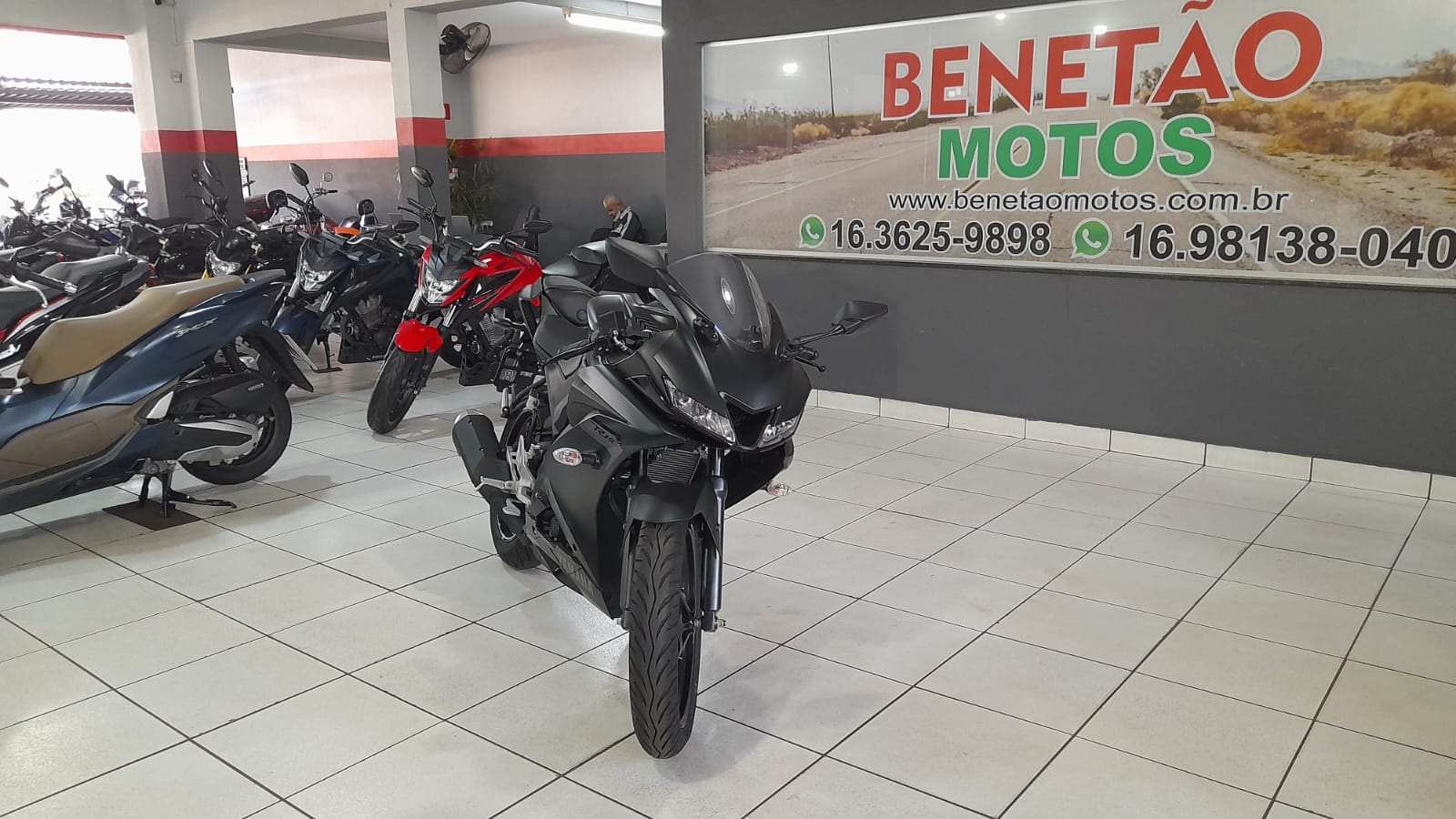 YAMAHA R15