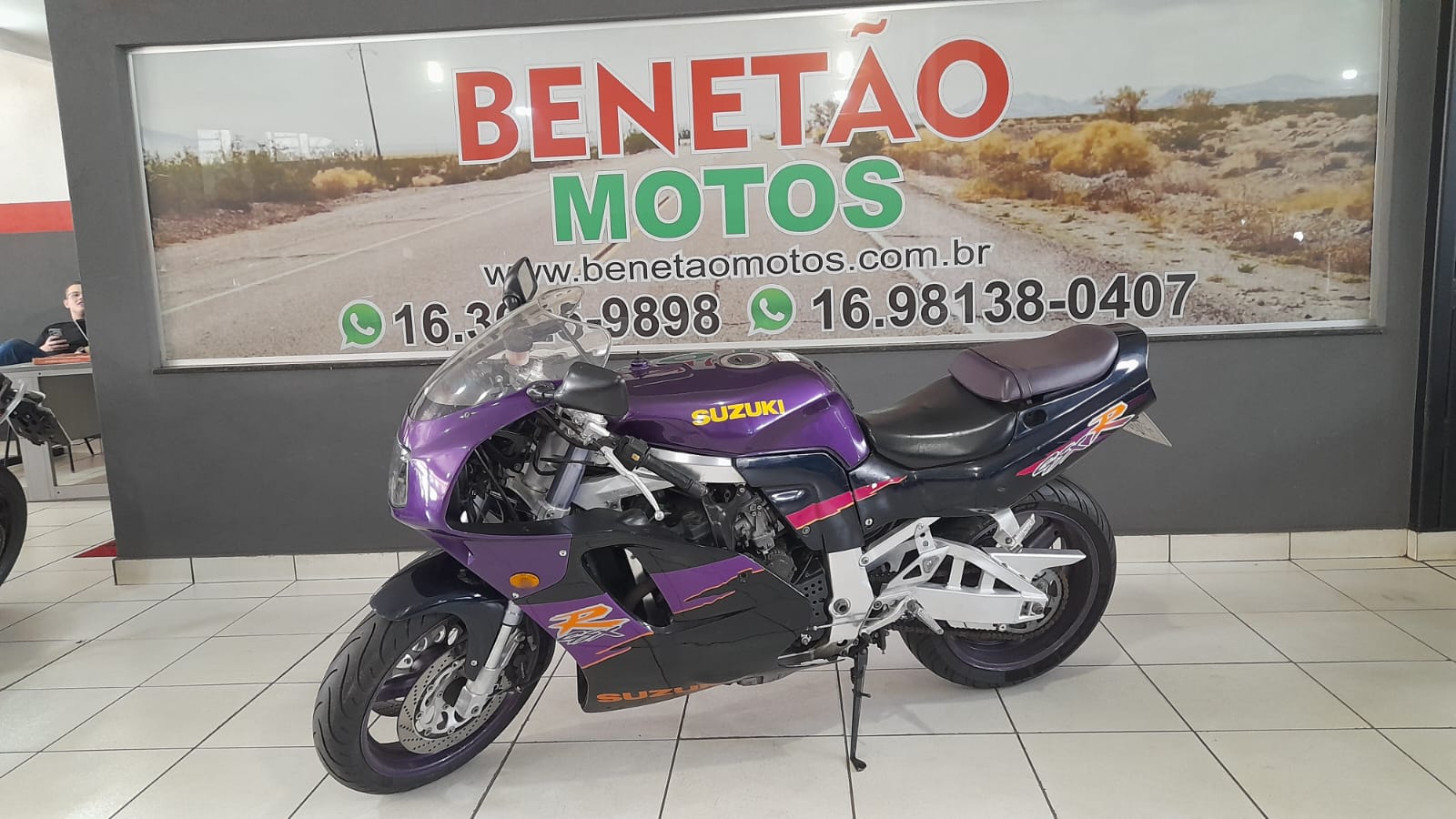 SUZUKU GSXR 750
