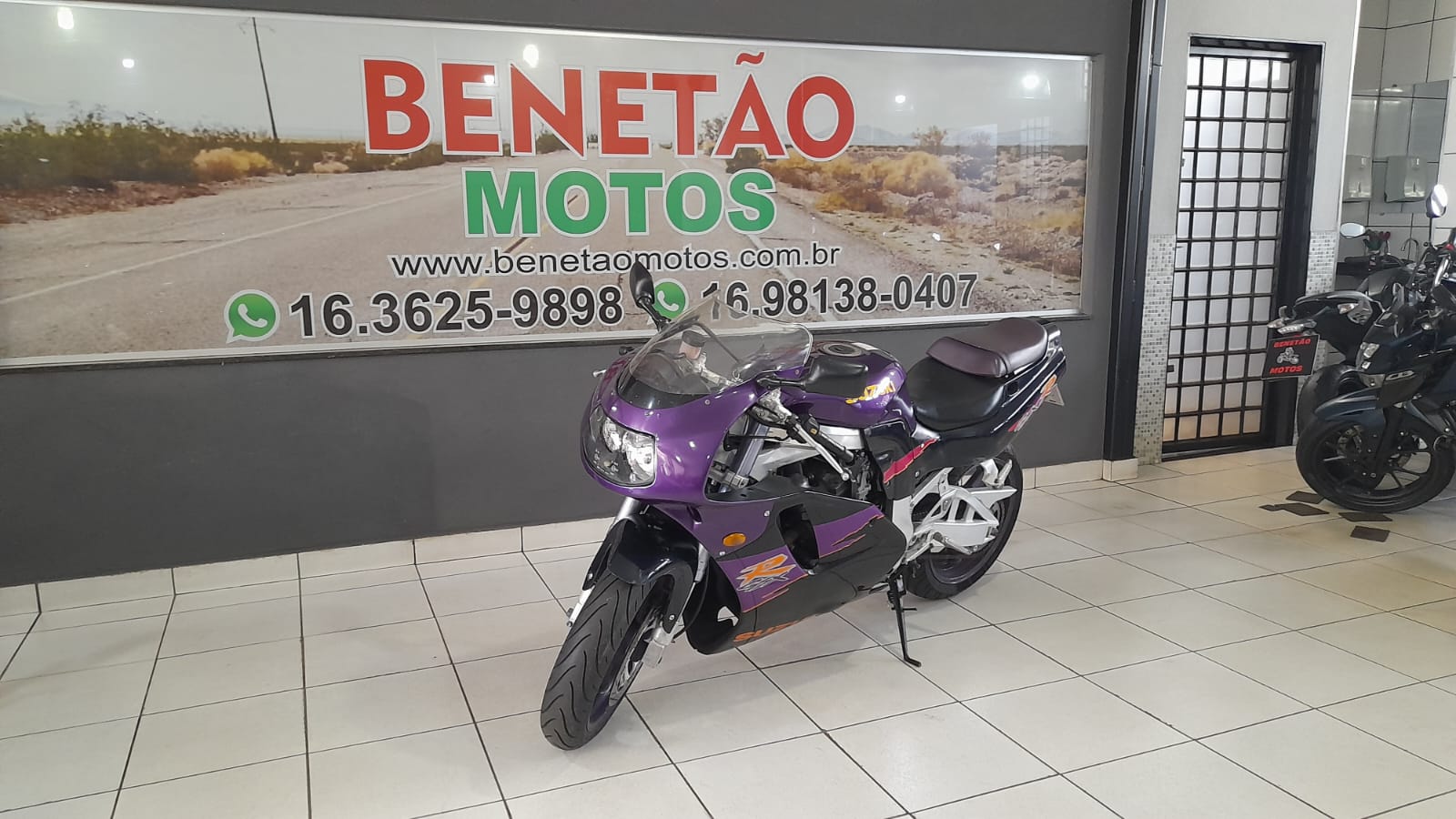 SUZUKU GSXR 750