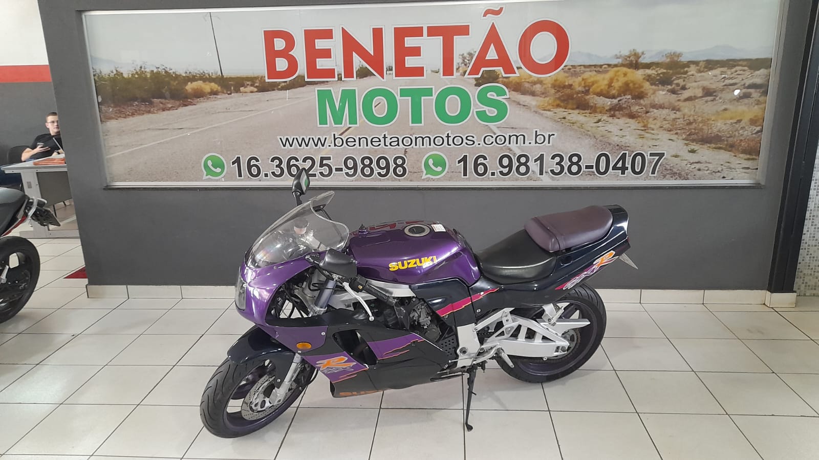SUZUKU GSXR 750