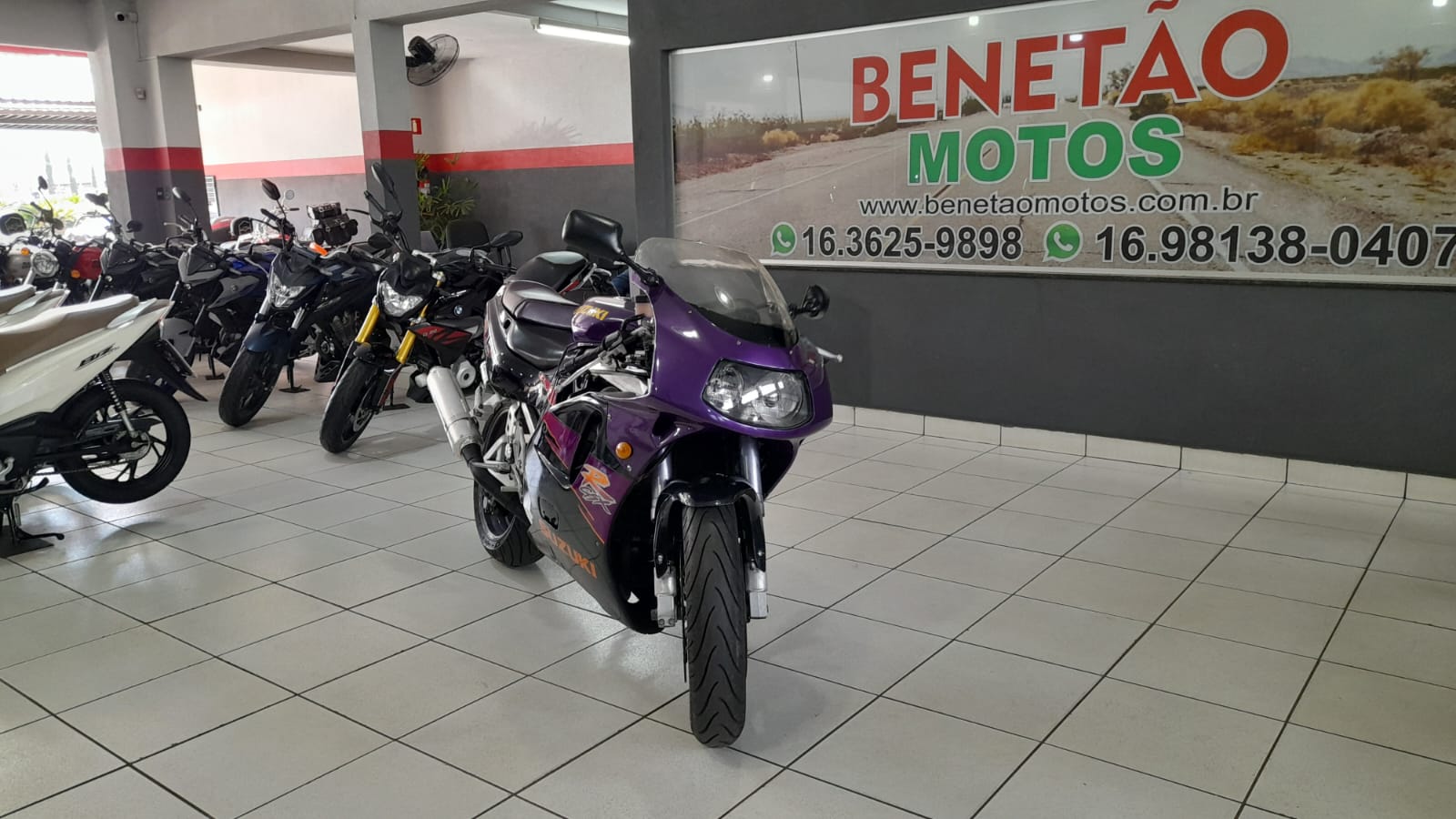 SUZUKU GSXR 750
