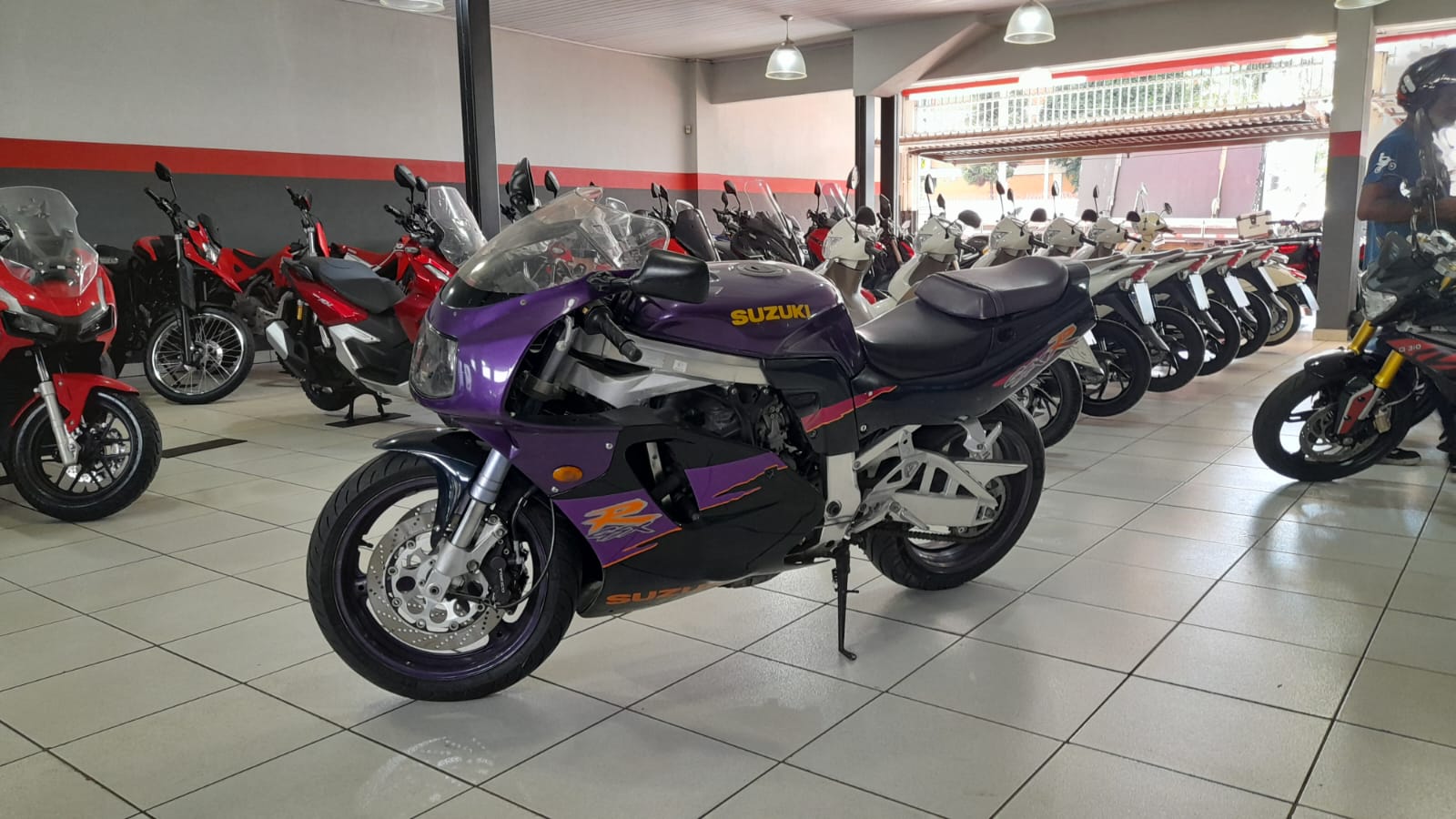SUZUKU GSXR 750