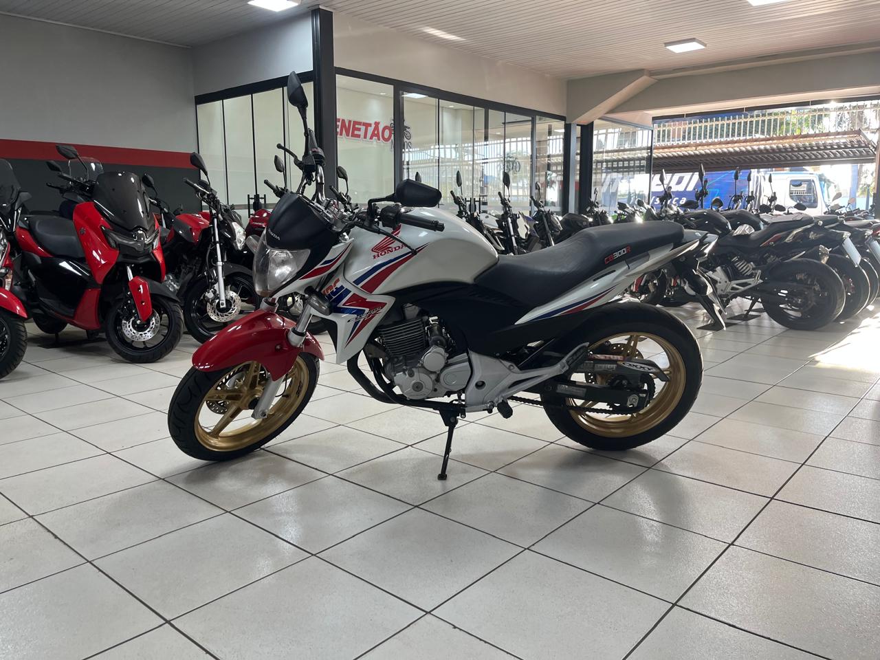HONDA CB 300R