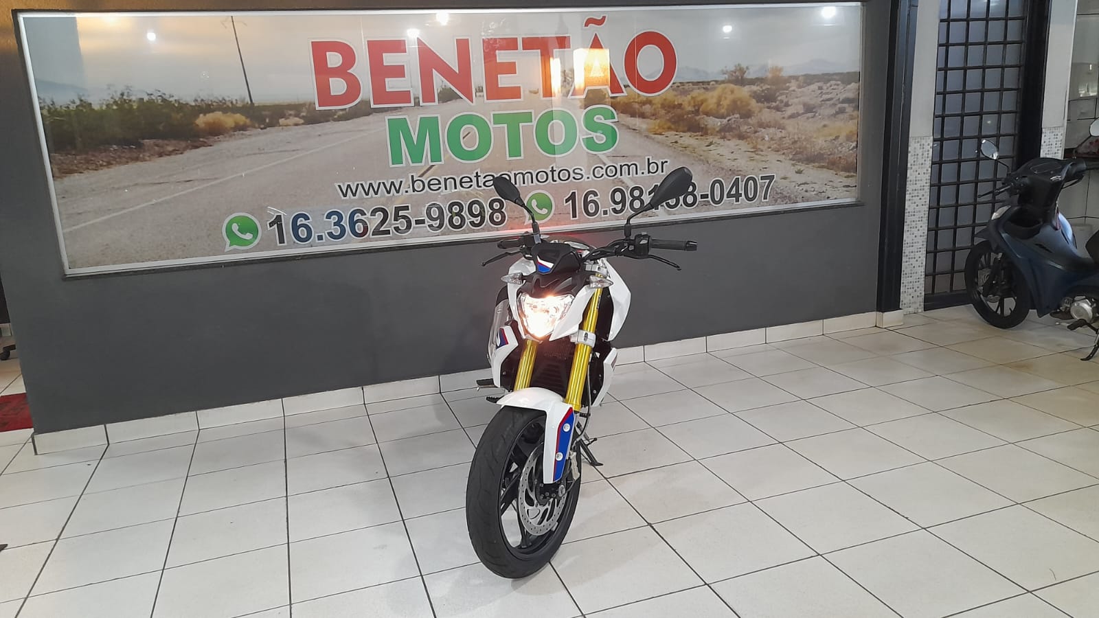BMW G310 R