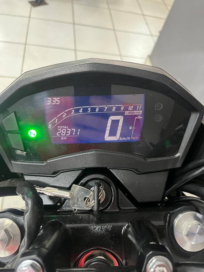 Honda CB 250 TWISTER BRANCA 2022 foto 9