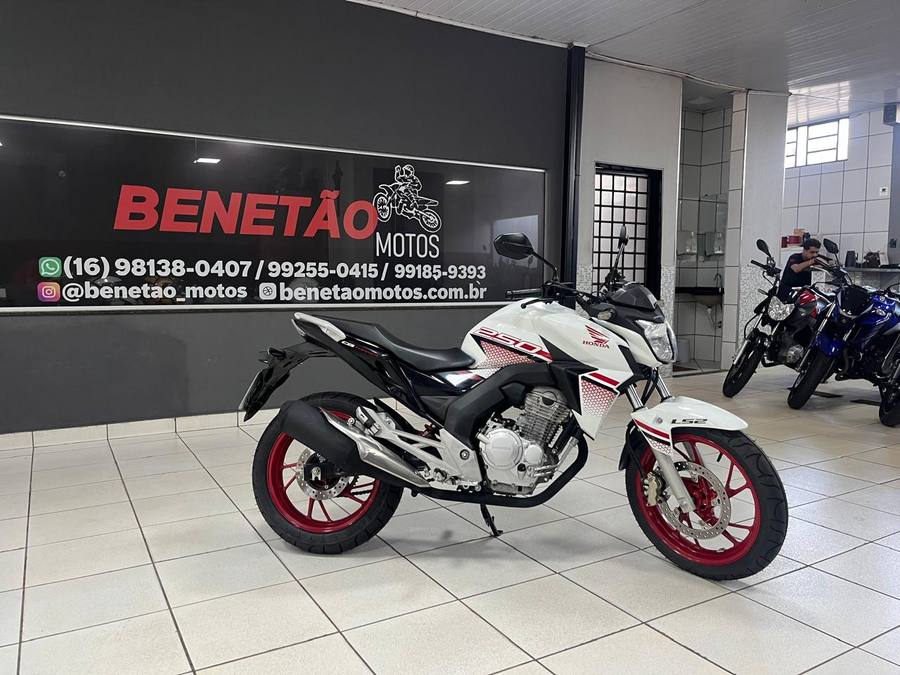 Honda CB 250 TWISTER BRANCA 2022 foto 4