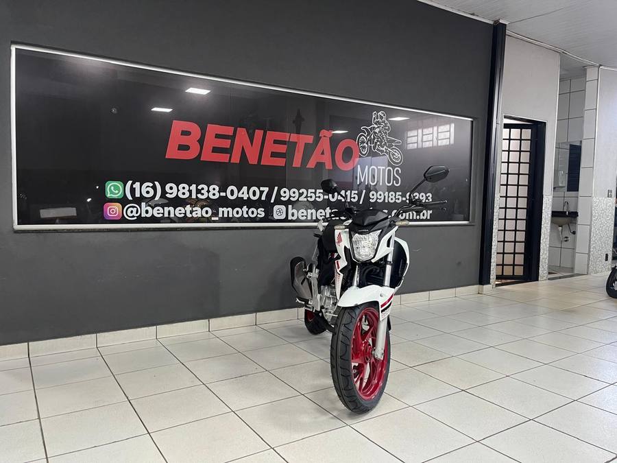 Honda CB 250 TWISTER BRANCA 2022 foto 6