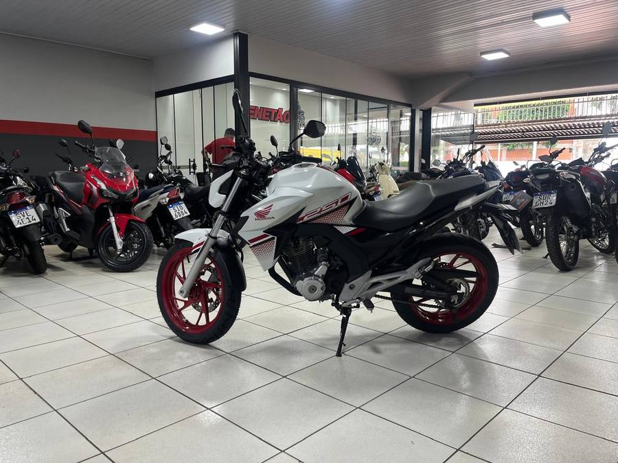 Honda CB 250 TWISTER BRANCA 2022 foto 5