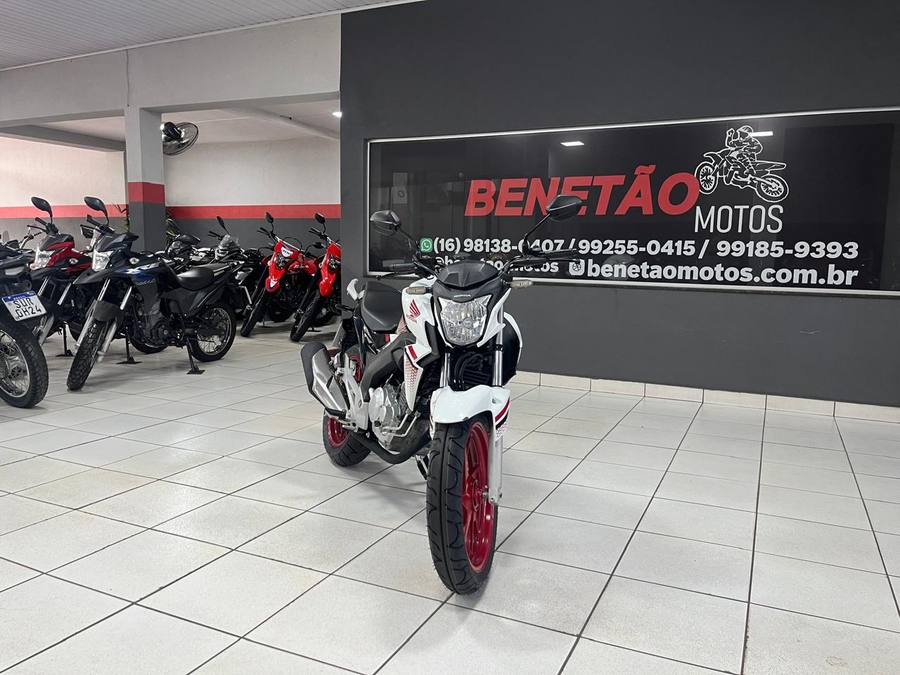 Honda CB 250 TWISTER BRANCA 2022 foto 2